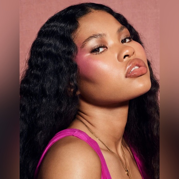 Fenty Beauty Cheeks Suede Powder Blush – Bubble Bands (Shimmering Hot Pink) - Picture 11 of 13